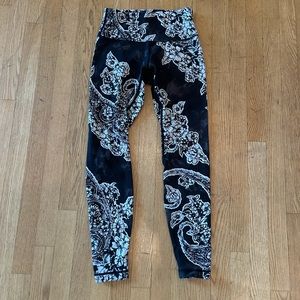 Black and White Lululemon Leggings